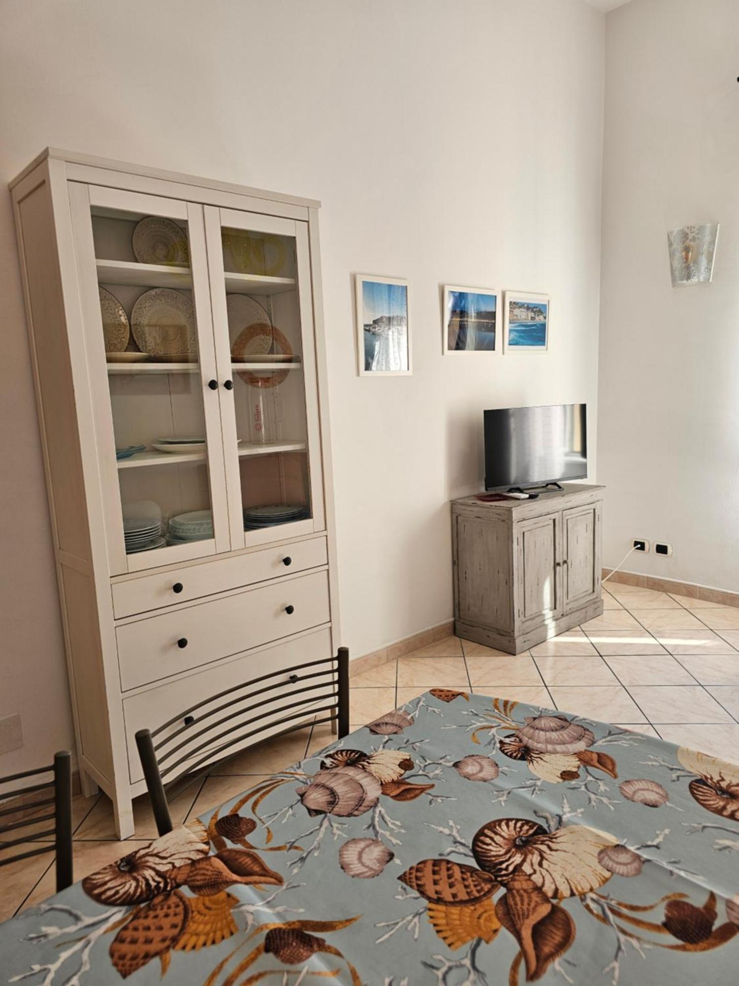 Casa Atena, Spaziosa, Romantica Con Idromassaggio Privato Varraze Exterior foto