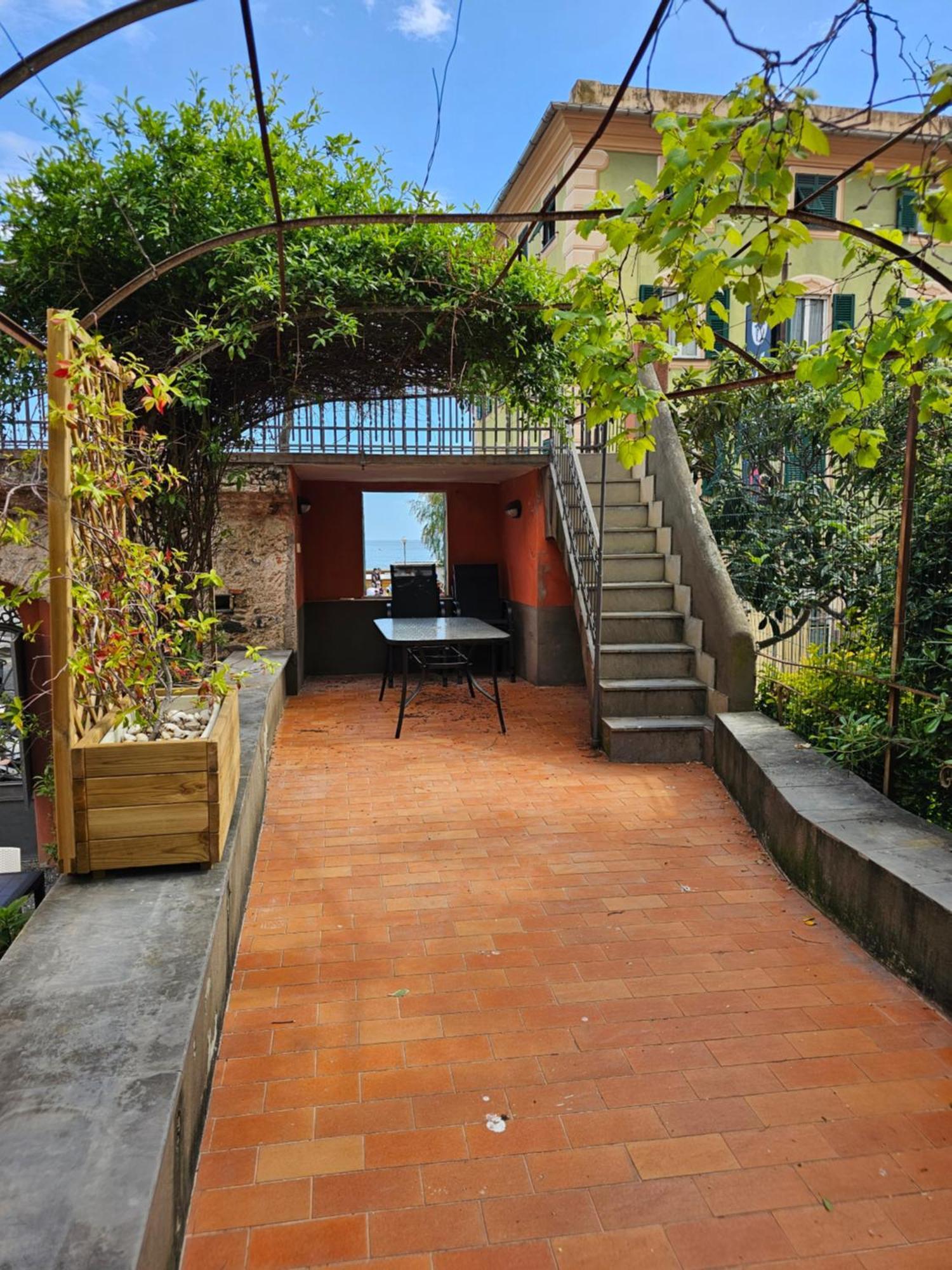 Casa Atena, Spaziosa, Romantica Con Idromassaggio Privato Varraze Exterior foto