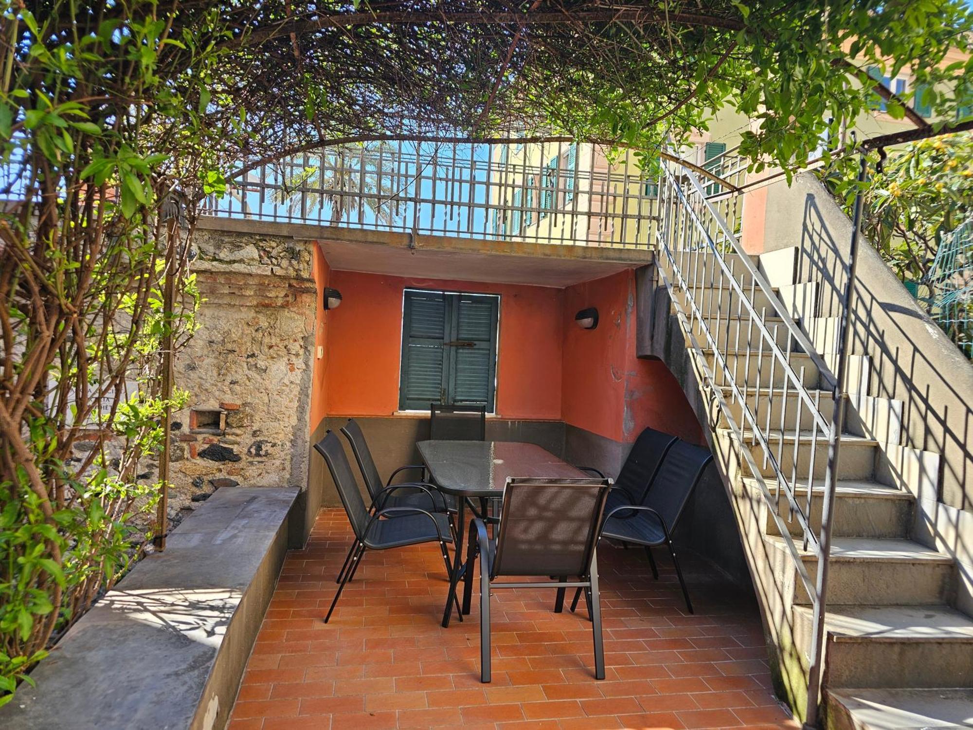 Casa Atena, Spaziosa, Romantica Con Idromassaggio Privato Varraze Exterior foto